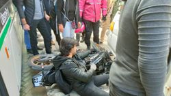 Kocaeli'de tramvay motosikletliye çarptı
