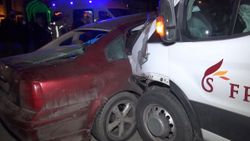 Bursa’da minibüs ile otomobil kafa kafaya çarpıştı