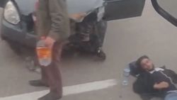 Bursa'daki sürücü, kontrolünü kaybedip bariyerlere çarptı