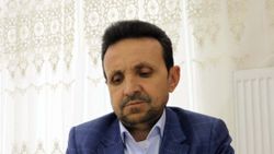 Gaziantep'te bir gözü mavi, diğeri kahverengi olan muhtar dikkat çekiyor