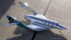 Virgin Galactic, insanları uzaya taşıyacak yeni mekiğini tanıttı