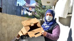 Adana'da dolandırdıkları kadının elini öpüp helallik istediler