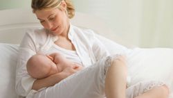 Anne sütü kanserden de koruyor