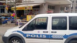Denizli'de market sahibini bıçaklayıp, kaçtı