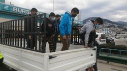 Bursa'da düğüne giden 8 kaçak göçmen yakalandı