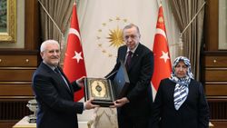 Cumhurbaşkanı Erdoğan, şehit savcı Selim Kiraz'ın anne ve babasıyla görüştü