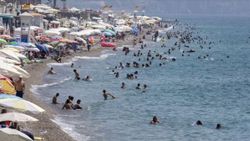 Antalya'da zehirli trakonya balığına karşı ayakkabı giyin uyarısı