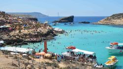 Malta hükümeti, adaya gelen turistlere para ödeyecek