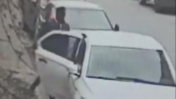 Ümraniye'de otomobile giren hırsız kameraya yakalandı
