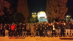 Mescid-i Aksa’da ilk teravih namazı