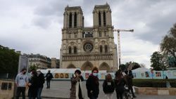 Fransa'da yanan Notre Dame Katedrali'nin restorasyonuna başlanamadı