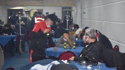 İzmir'de hayvan çiftliğine kumar operasyonu