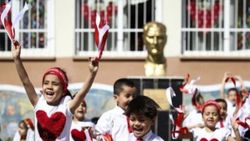 Yarın okul var mı, tatil mi? 23 Nisan'da canlı ders olacak mı?