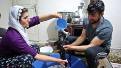 Tunceli'de annenin reddettiği oğlağa, torunları gibi bakıyorlar