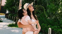 Hande Erçel ile yeğeni Mavi’nin Maldivler hatırası