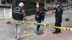 Beyoğlu'nda kucağında çocuk olan kişiye silahlı saldırı