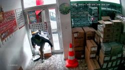 Avcılar'da 6 dakikada 10 bin liralık bakır çubuk çaldılar