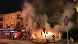 Antalya’da eczane yangında küle döndü