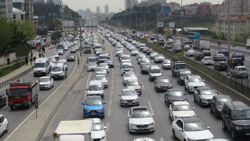 İstanbul'da trafik yoğunluğu yüzde 72'ye ulaştı