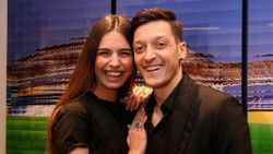 Mesut Özil, eşi Amine Gülşe'nin doğum gününü kutladı