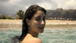 Hazal Kaya, eski günlere daldı