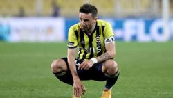 Gökhan Gönül, Fenerbahçe'den haber bekliyor