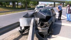 Bahçelievler'de bariyer otomobile girdi