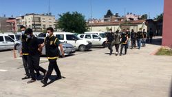 Adana’da hırsızlar önce güvenlik kamerasına, ardından polise yakalandı