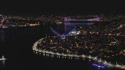 İstanbul Boğazı'nda 500 drone ile ışık gösterisi