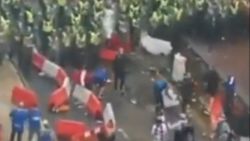 İskoçya'da taraftarlar ve polis birbirine girdi