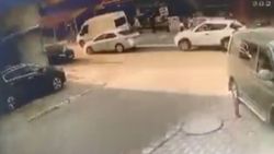 Sancaktepe'de 2 çocuğa otomobil çarptı