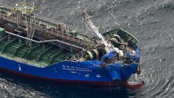 Japonya'da kimyasal madde taşıyan tankerle çarpıştı: 3 kişi kayıp