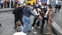 Taksim'in ortasında kemerli kavga