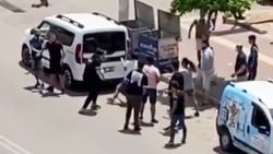 Antalya'da yumruklu sopalı kavga