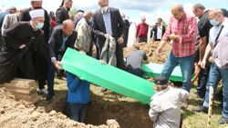Bosna Hersek'teki savaşta katledilen 5 kurban toprağa verildi