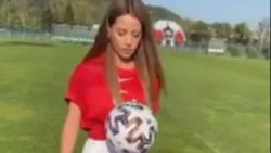 Derya Uluğ, Milli formayla top sektirdi