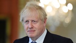 Boris Johnson, koronavirüs aşılamasında 2022'yi işaret etti