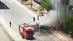 Diyarbakır’da park halindeki araçta yangın çıktı