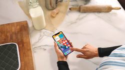 Apple, müstehcen fotoğrafları sızdırılan kadına tazminat ödedi