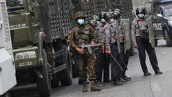 Myanmar’da en az 800 asker orduyu terk etti