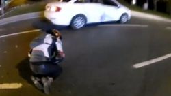 Beylikdüzü’nde otomobil ile motosikletin kaza anları kask kamerasına yansıdı