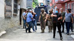 Adana'da havaya ateş açtı, linç edilmek istendi