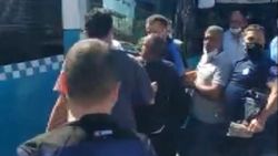 Kadıköy’de zabıta ekipleri ile seyyar satıcı arasında yumruklu kavga