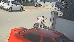 Osmaniye'deki hırsız, keserle kamera yönü değiştirmeyi denedi