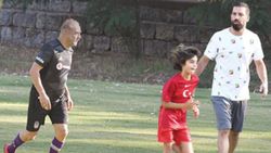 Arda Turan ve Yılmaz Erdoğan sahaya çıktı