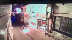 Diyarbakır'da, AK Parti Hani ilçe binasına molotoflu saldırı