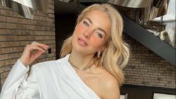 Burcu Esmersoy’un deniz manzaralı evi
