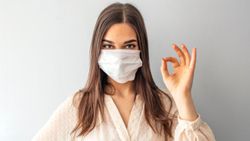 Cildin yıpranmaması için uzmanından maske kullanımı önerisi