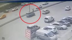 Ankara’da yaya, otomobilin çarpması ile metrelerce savruldu