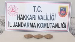 Hakkari'de kayalara gizlenmiş 3 kilo eroin bulundu